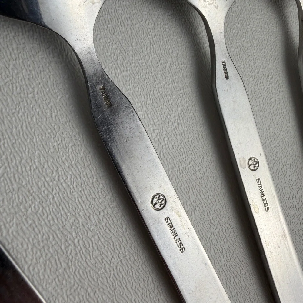 Rogers International Soup Spoons Vogue Pattern Set of 6 Stainless Steel Taiwan